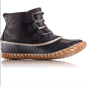 Black Sorel Out and About Boots